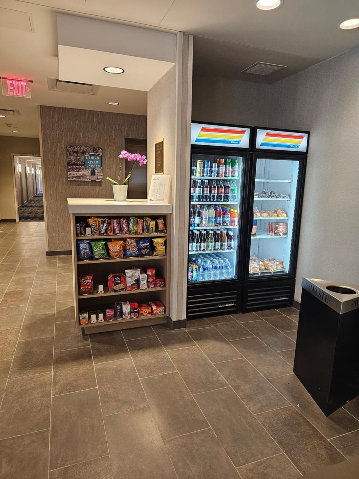 Hotel Home2 By Hilton Allentown Airport 3*