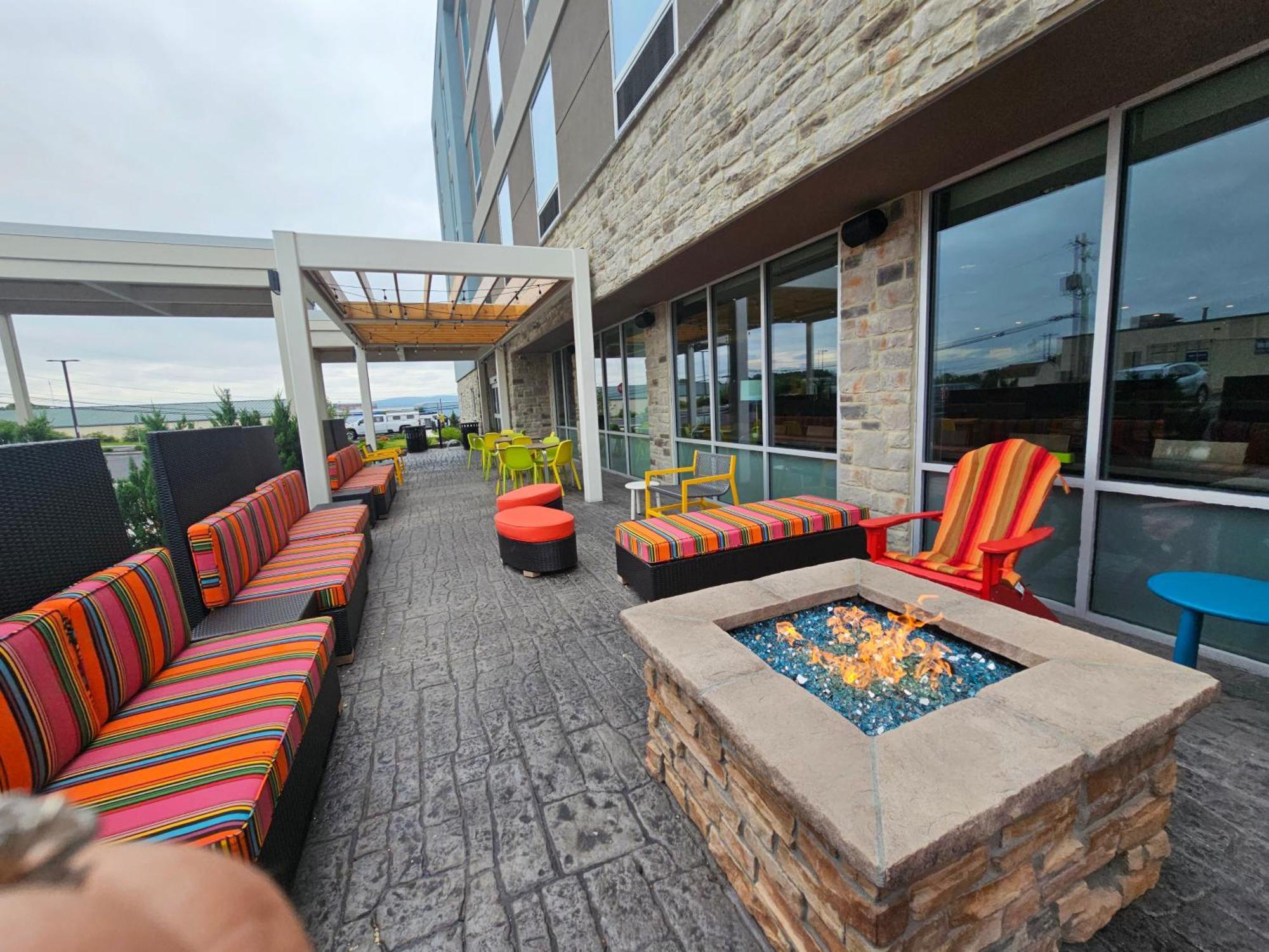 Home2 By Hilton Allentown Airport 3*